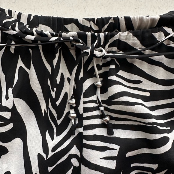 SoCa ST. JOHN silk set ( top and pants) - Picture 12 of 13